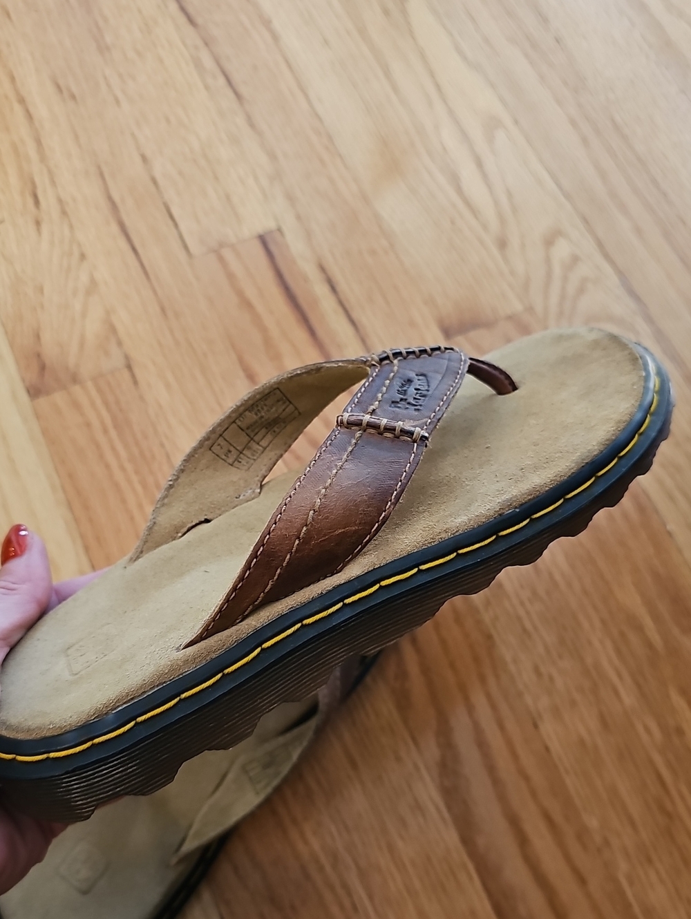 Women's Dr. Marten's Brown Leather Thong Sandal with Cushioned Footbed Sz 9